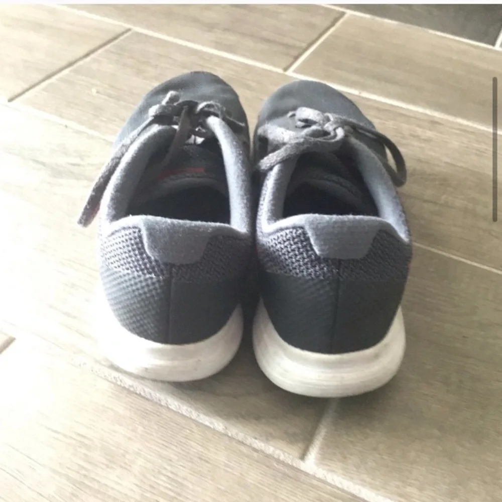 Nike boy’s gray and red color running sneakers shoes size 6Y